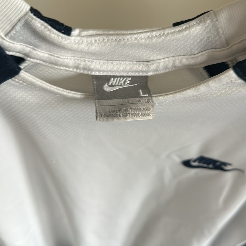 Vintage Nike mesh workout tshirt - Picture 3 of 3